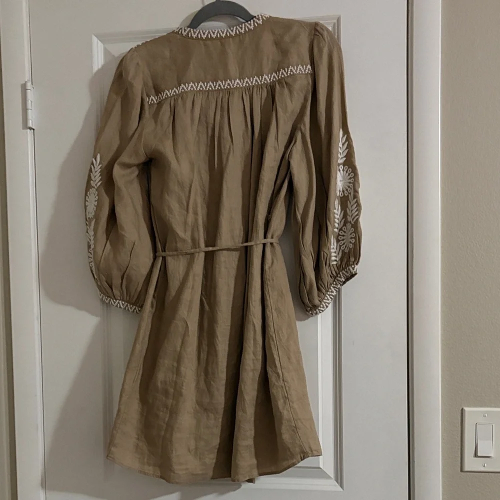 Banana Republic Tan dress NWOT with White Embroidery - Picture 3 of 5